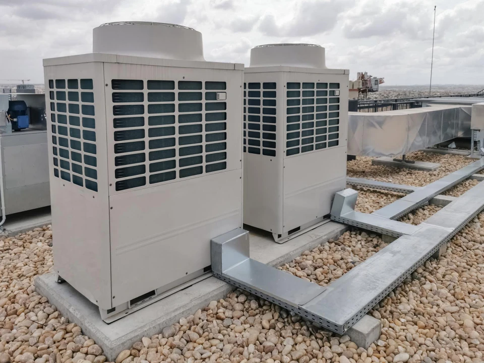 chambre technique avec équipement d'une maison de famille avec minergie une étiquette maison basse énergie avec énergie renouvelable